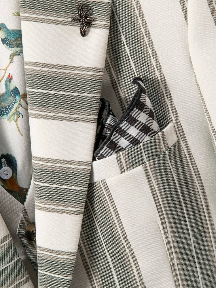 Ensemble de costume décoré de rayures verticales gris blanc