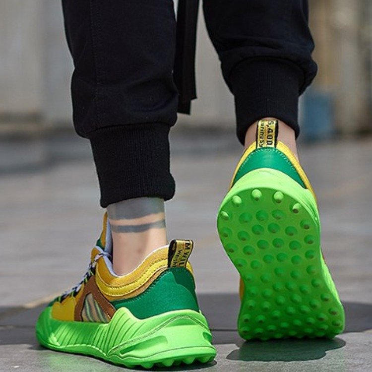 Sneaker pour hommes respirant et épais en maille décontractée colorée d'été