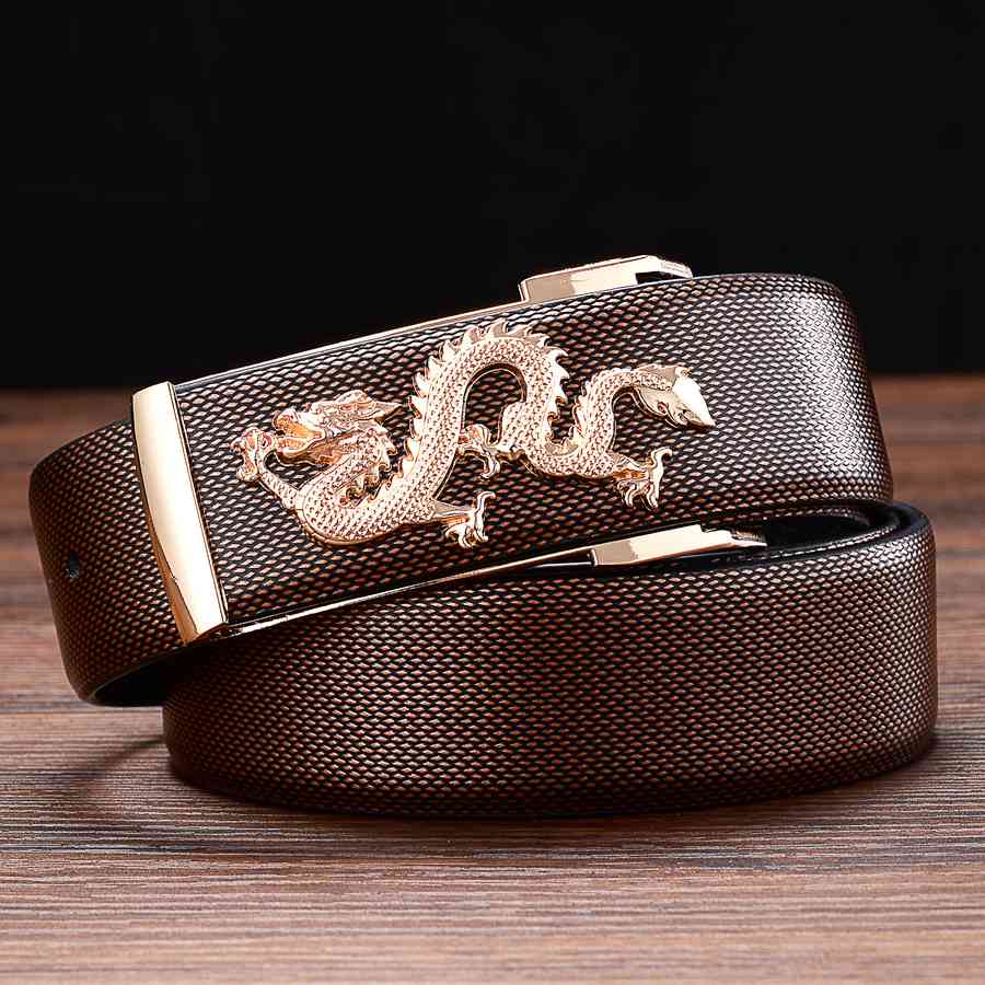 Cinturón de cuero con hebilla metálica de dragón sin montura