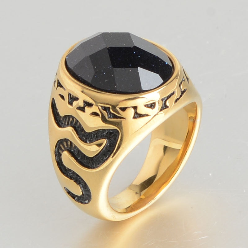 Bague Dorée Décorée Serpents Et Pierre Noire Ovale