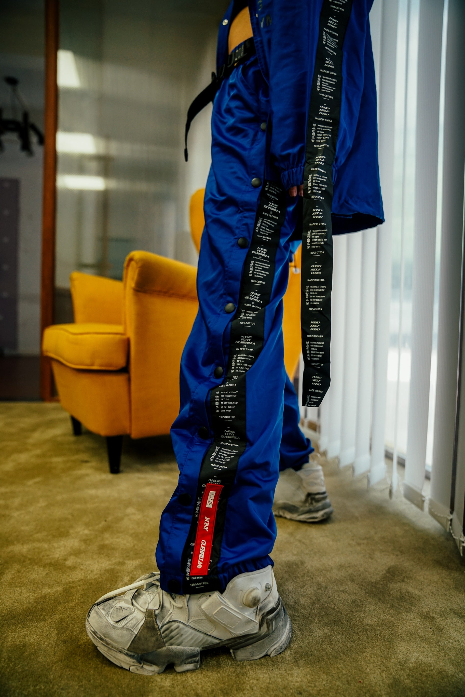 Casual Hip Hop Drawstring Jogger with Side Button Detail Men Pants