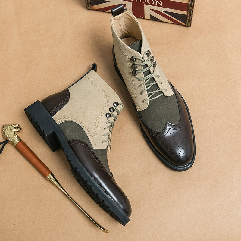 Bottes beiges à bout carré et couleurs mélangées