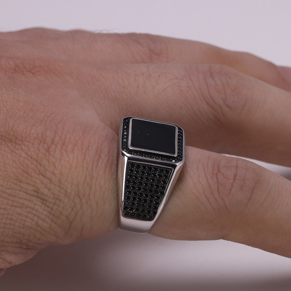 Bagues carrées noires décorées de pierre d'onyx