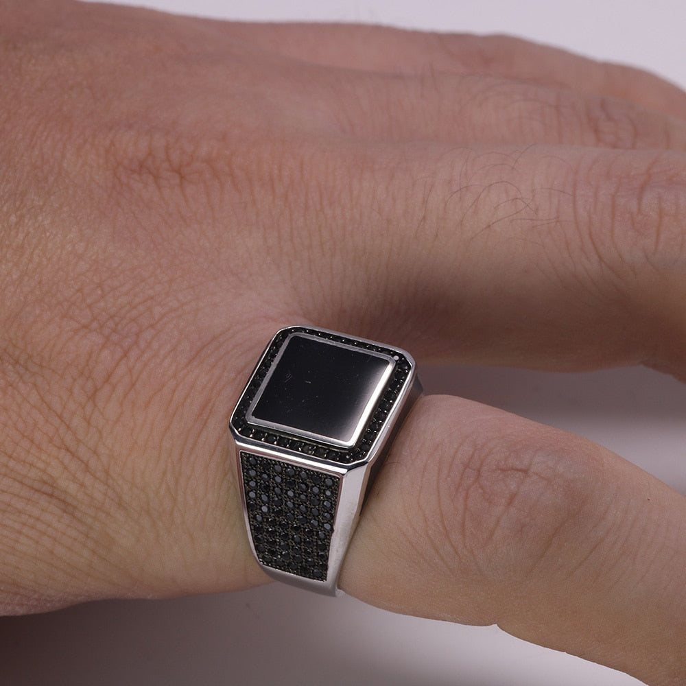 Bagues carrées noires décorées de pierre d'onyx