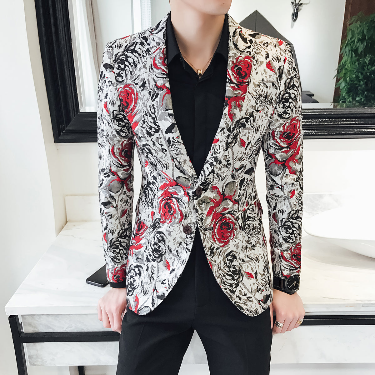 Blazer de terciopelo de corte slim con estampado de rosas en contraste para hombre