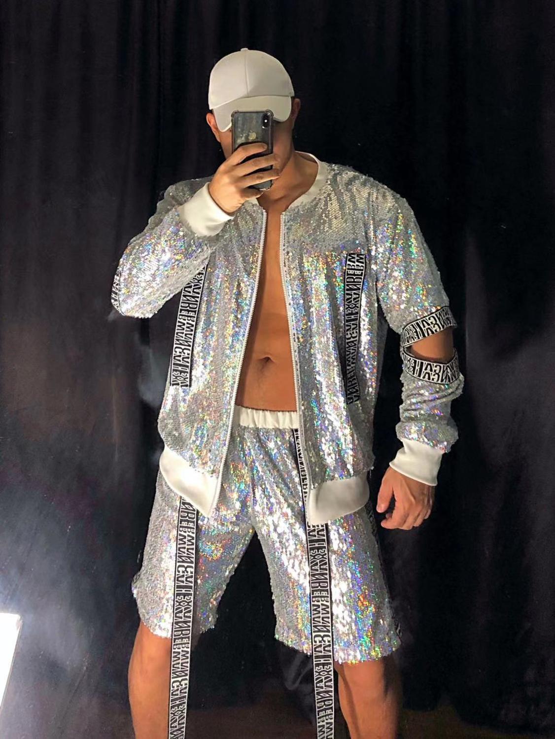 Ensemble court de veste à manches découpées à sequins hologrammes