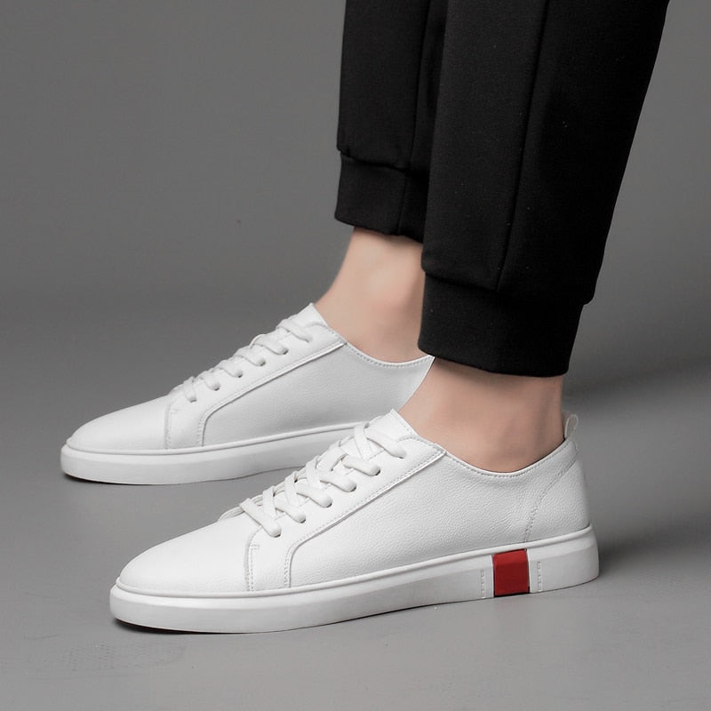 Sneaker bas en dentelle basique en cuir de couleur unie