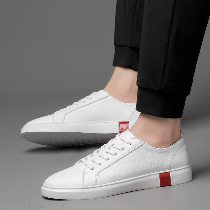 Sneaker bas en dentelle basique en cuir de couleur unie