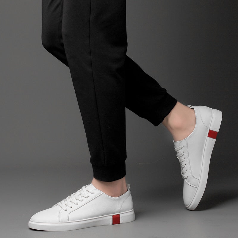 Sneaker bas en dentelle basique en cuir de couleur unie