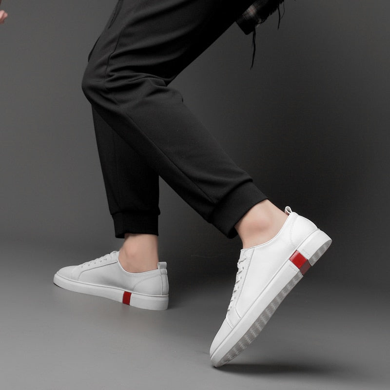 Sneaker bas en dentelle basique en cuir de couleur unie