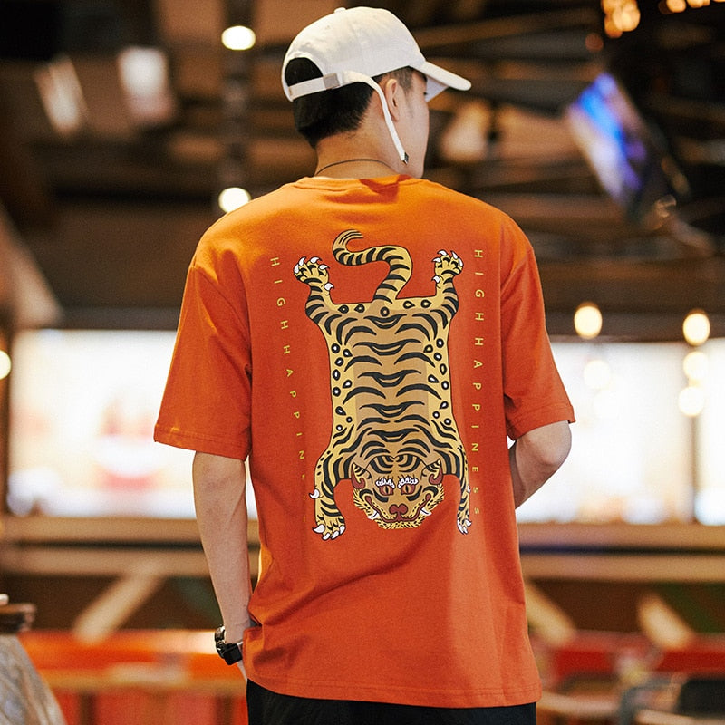 Funny Tiger Print with Chinese Letter Detail Men T-Shirt