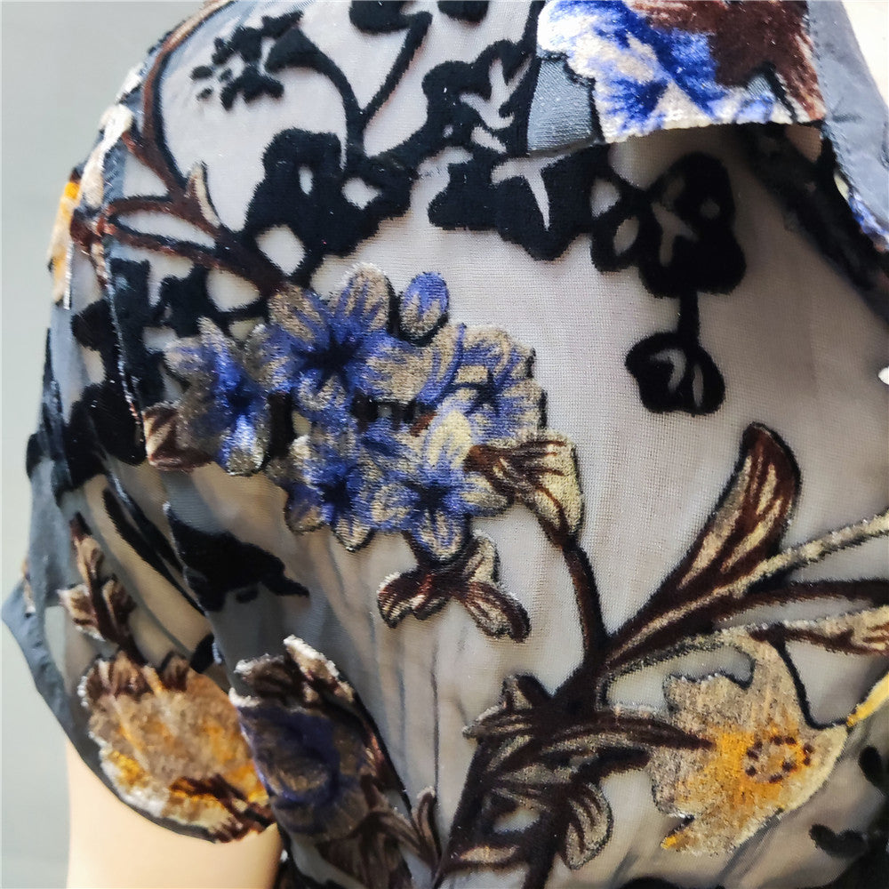 Chemise transparente à broderie florale colorée