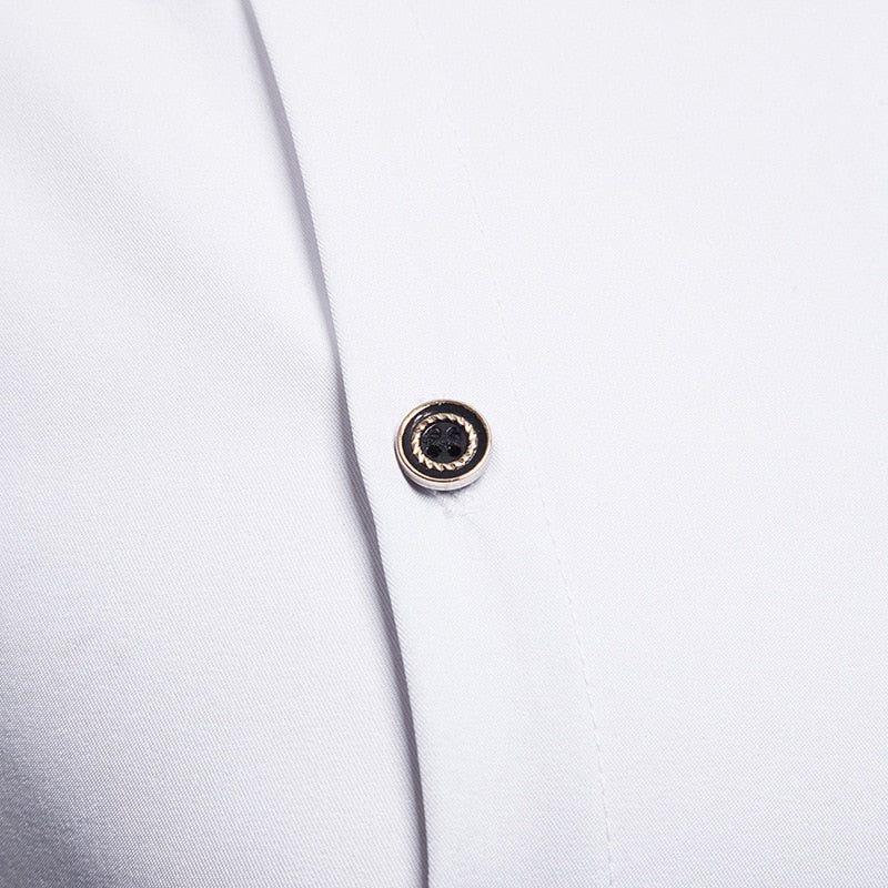 Camisa de manga larga para hombre estilo cuello mandarín con botones oblicuos en blanco sólido y negro