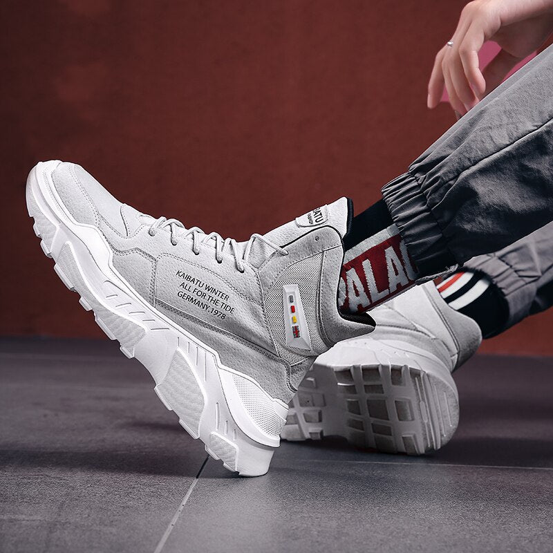 Chaussure montante en cuir au look viril