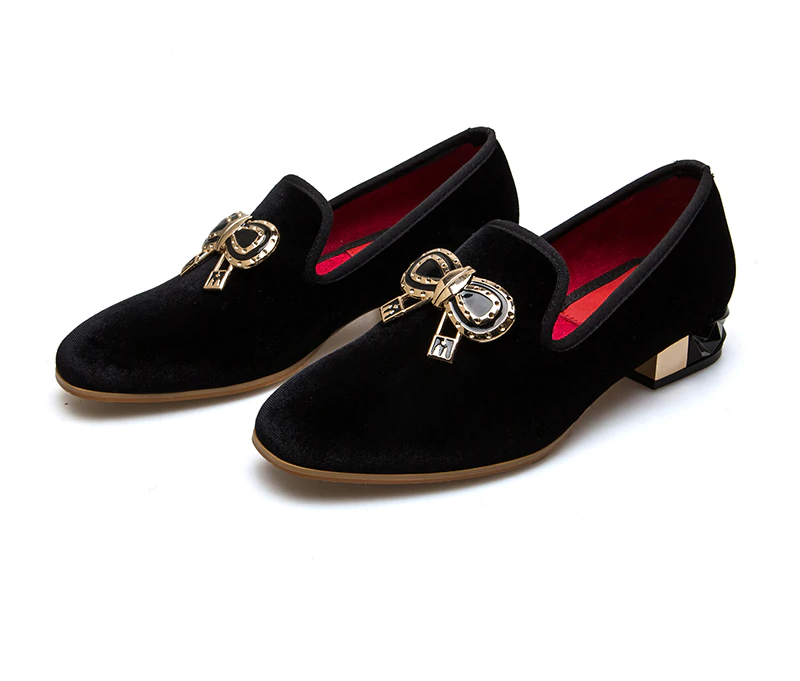 Zapatos de hombre casuales negros con tacones de cadena de lazo