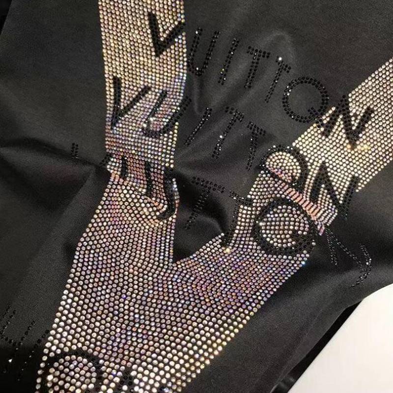 T-shirt mercerisé avec lettre V et strass