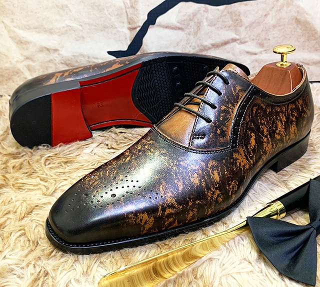 Zapatos brogue abstractos morados amarillos