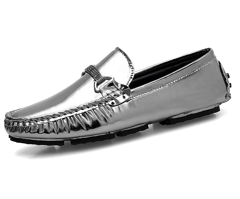 Mocasines de brillo sólido con adorno de cadena Zapatos de hombre