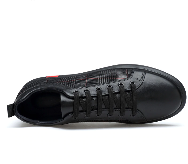 Sneaker décontracté à carreaux en cuir noir avec semelle en caoutchouc pour hommes