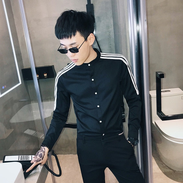 Style coréen avec chemise contrastée à rayures sur les épaules pour hommes