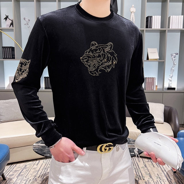 Camiseta de terciopelo suave con diamantes de imitación de tigre