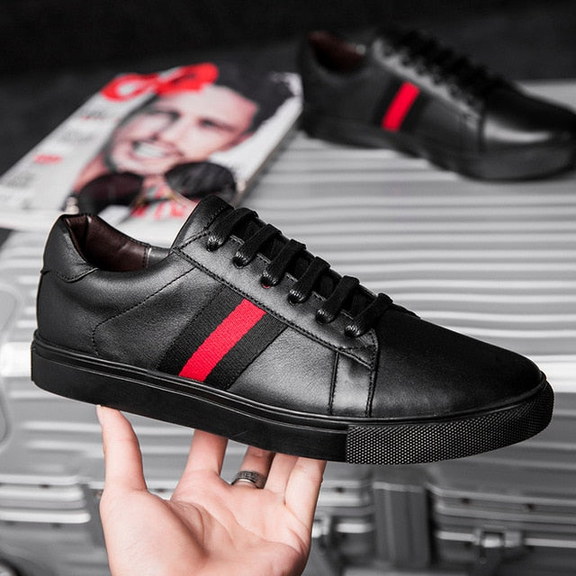 Sneaker décontracté en cuir véritable noir avec ruban rouge pour hommes