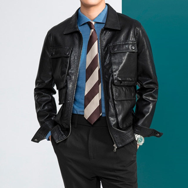 Chaqueta fina negra de piel sintética con cuatro bolsillos decorados