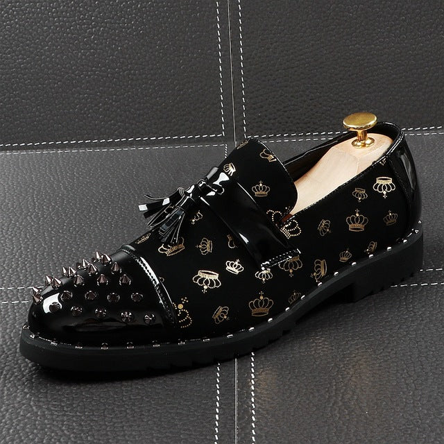 Estampado de corona casual con borla Slip on Mocasines Estilo Hombres Zapatos