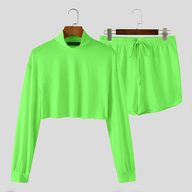 Conjunto de top corto y shorts de cuello alto liso