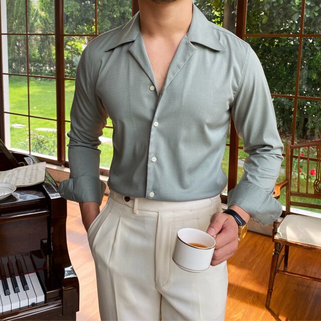 Chemise saphir à manches longues et col cubain