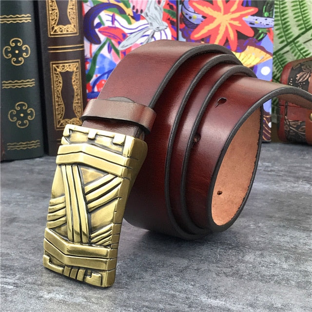 Cinturón de cuero con hebilla de lujo de metal dorado