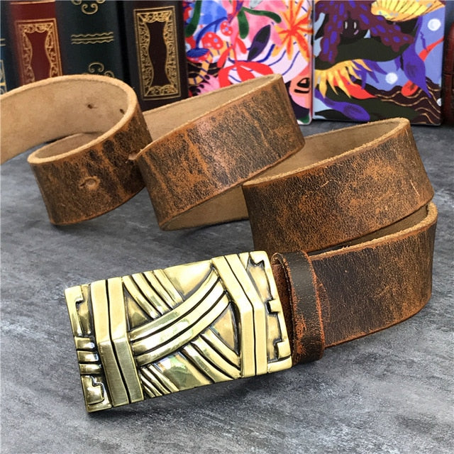 Cinturón de cuero con hebilla de lujo de metal dorado