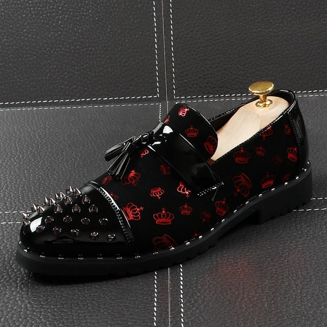 Estampado de corona casual con borla Slip on Mocasines Estilo Hombres Zapatos