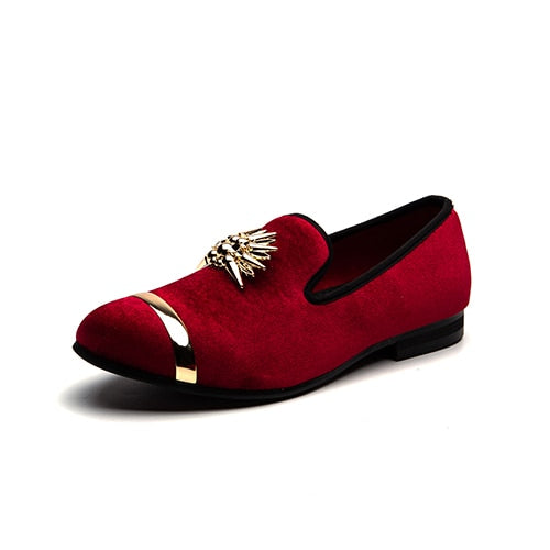 Mocasines de hombre con diseño de terciopelo con punta de metal y parte superior dorada