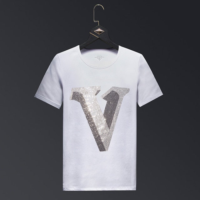 T-shirt à manches courtes monochrome avec lettre V et strass pour hommes