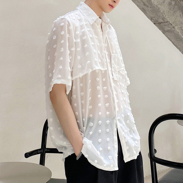 Camisa transparente de manga corta con apliques de lunares