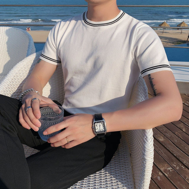 Soft Lines Decorated British Slim Round Neck T-Shirt