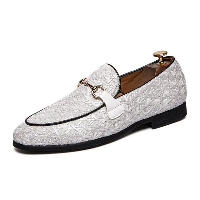 Patrón de PU brillante con mocasines de hombre con hebilla