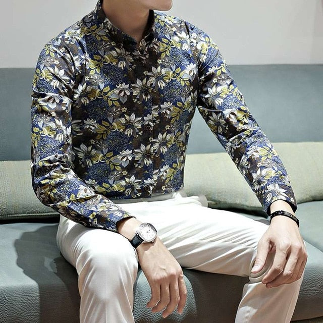 Camisa abotonada de manga larga para hombre con estampado de flores completas