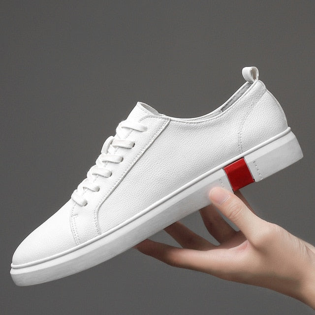 Sneaker bas en dentelle basique en cuir de couleur unie