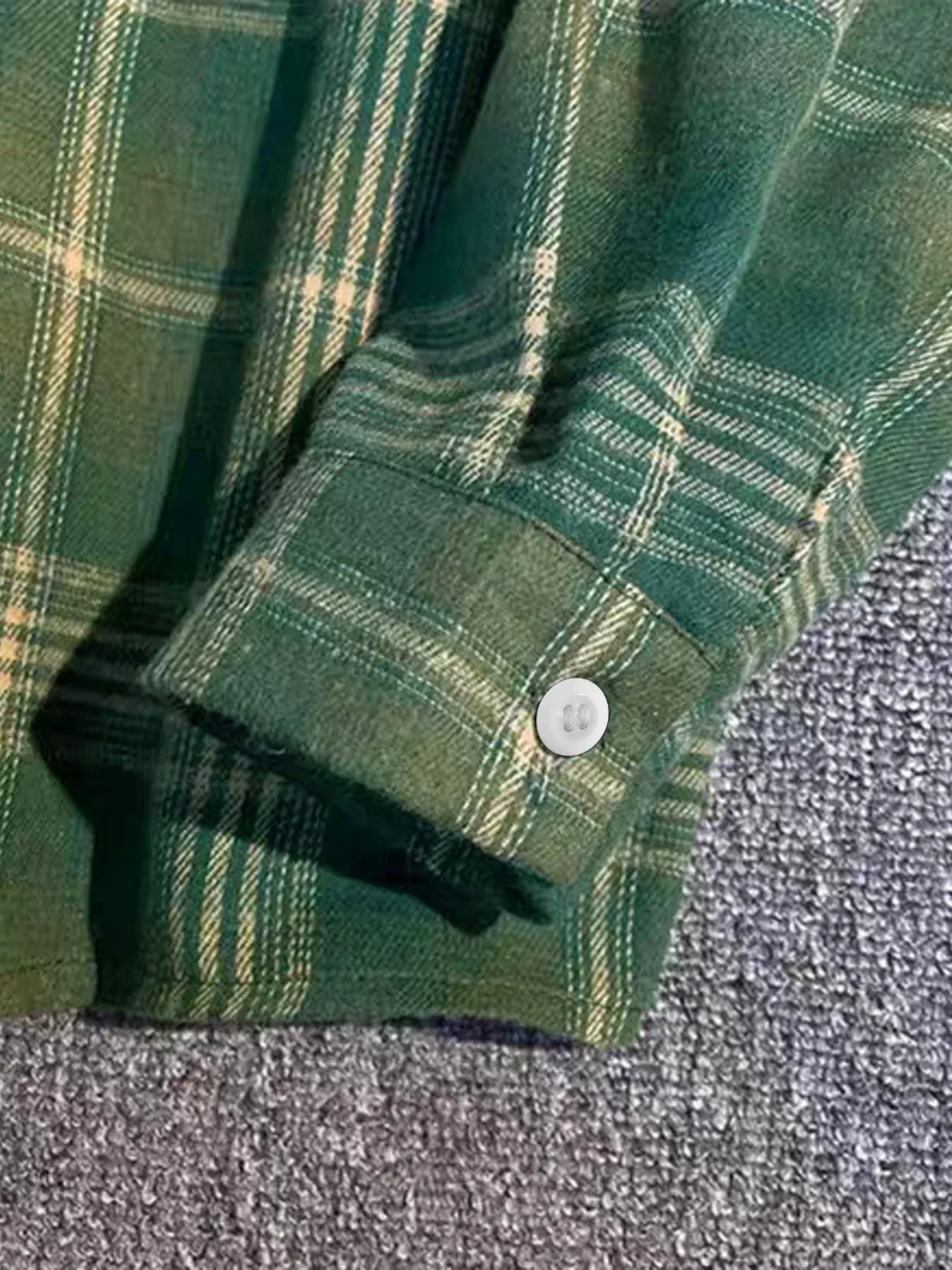 Long-Sleeved Plaid Pattern Shirt