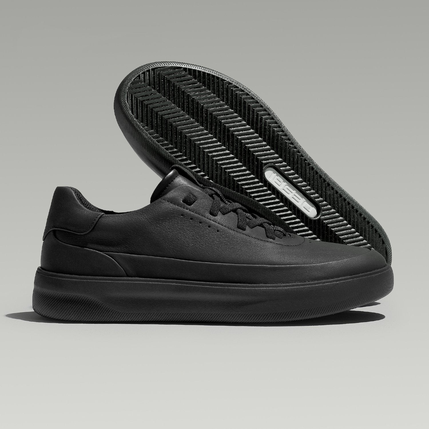 Solid Leather Flat Men's Sneakers