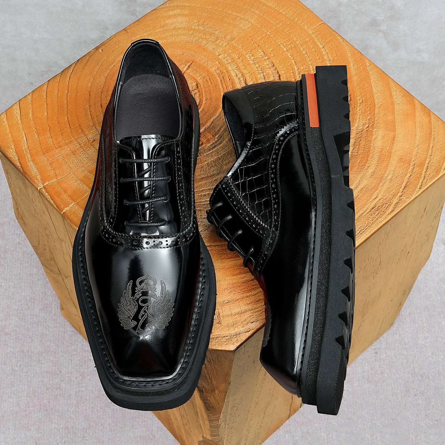 Laser Carved British Style Leather Shoes