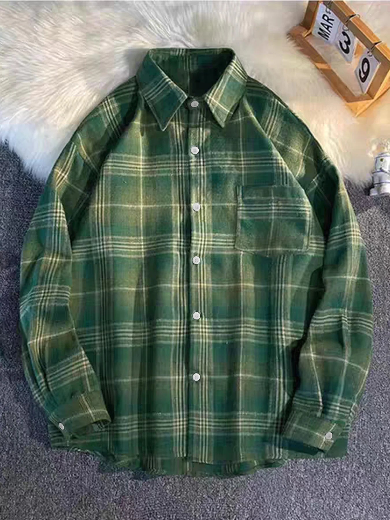 Long-Sleeved Plaid Pattern Shirt