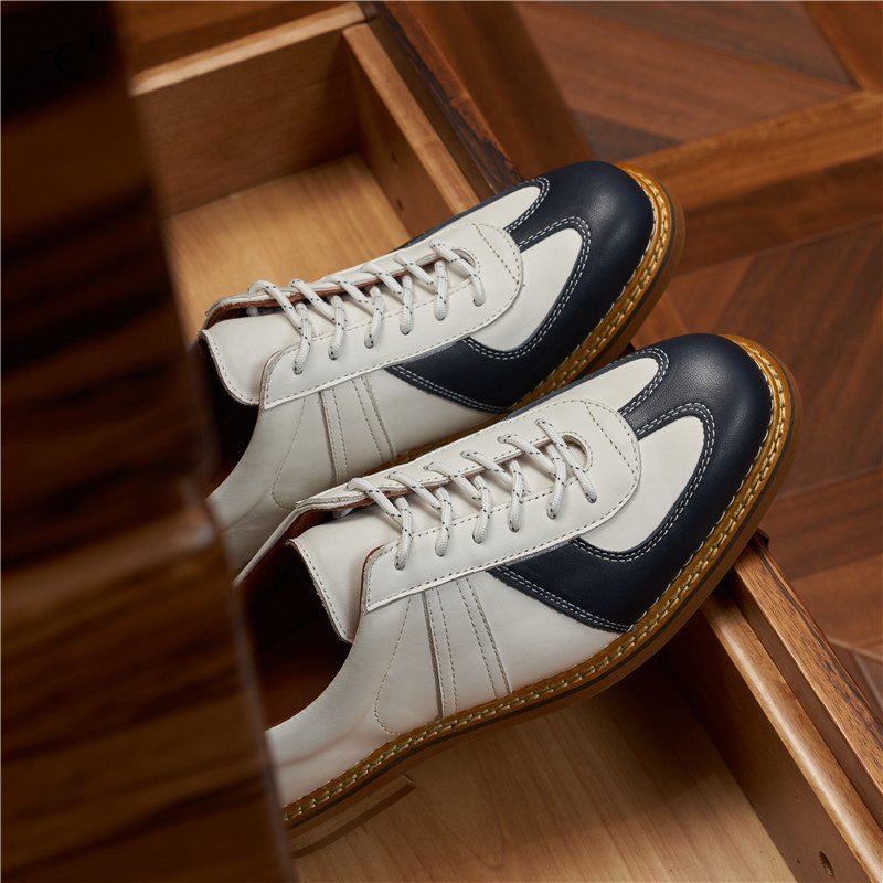 Casual Lightweight Leather Sneakers