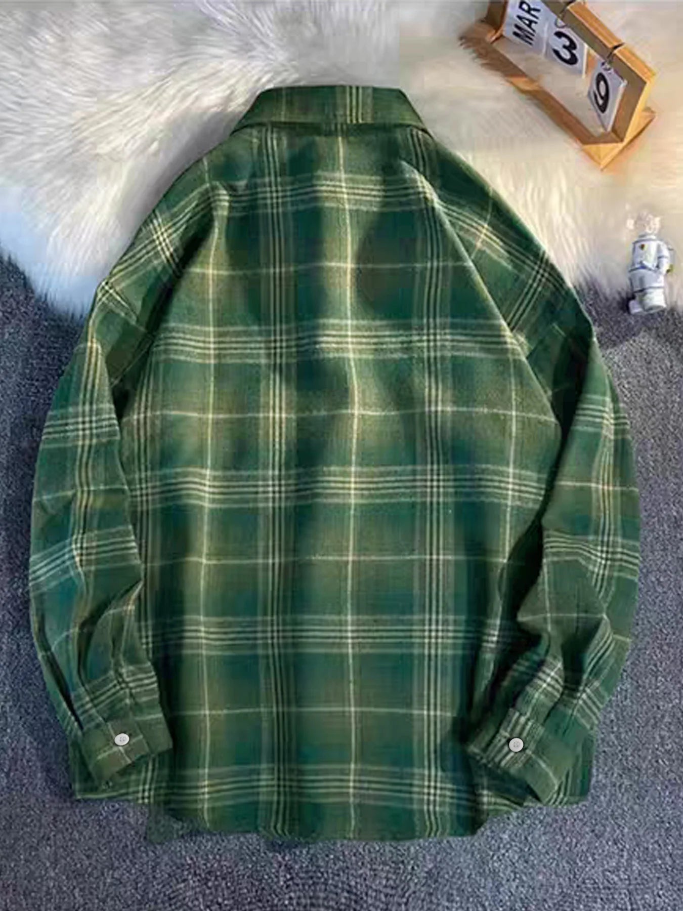 Long-Sleeved Plaid Pattern Shirt