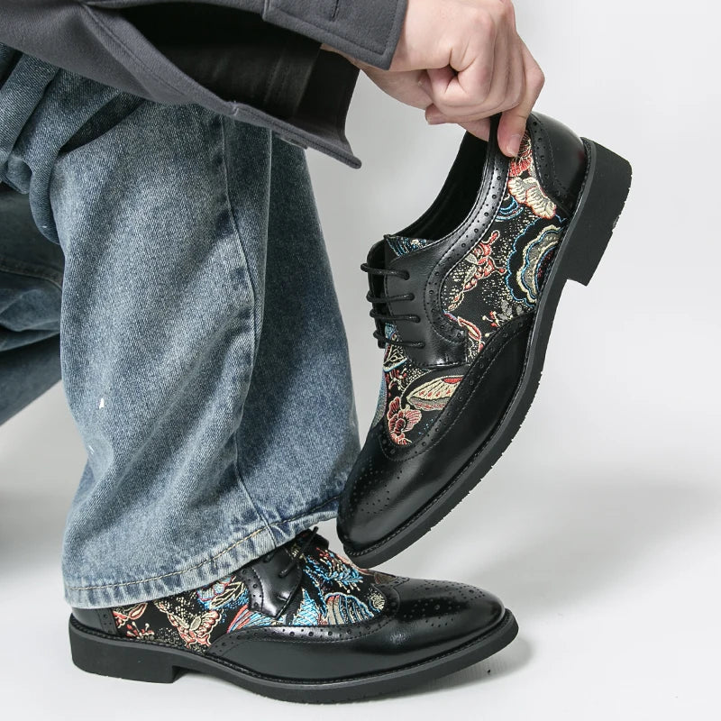 Splicing Embroidered Carving Derby Shoes