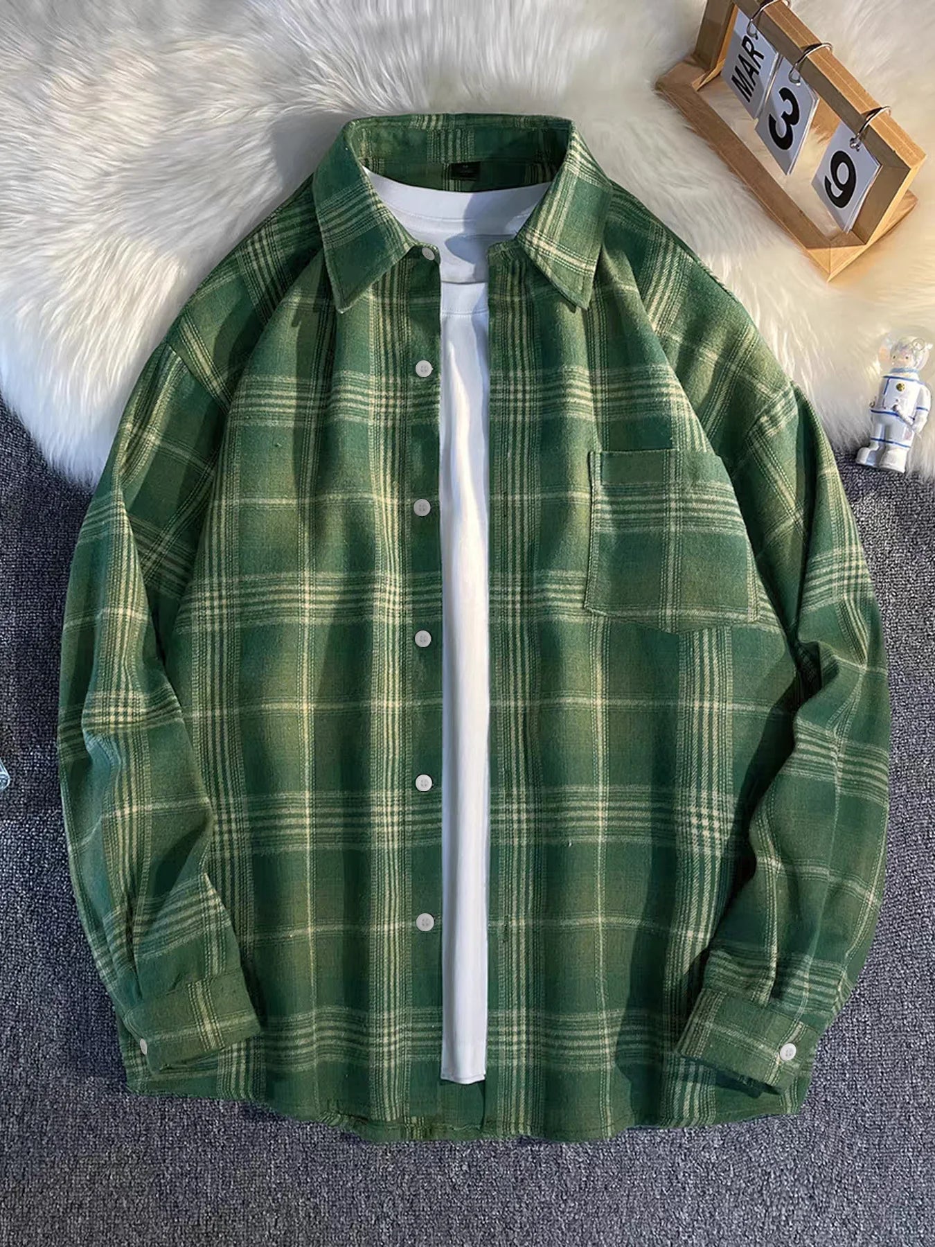 Long-Sleeved Plaid Pattern Shirt