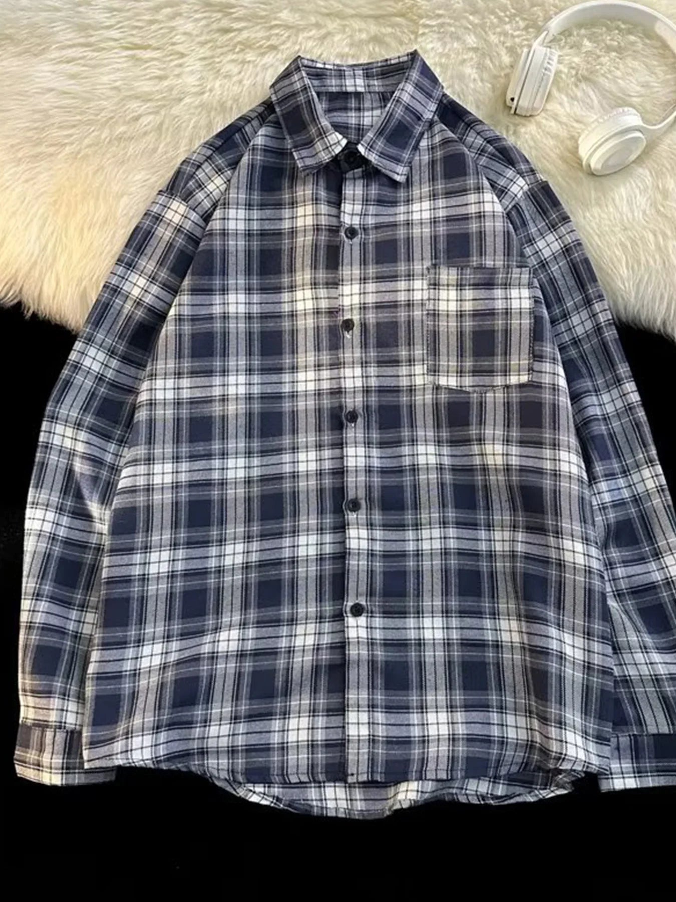 Long-Sleeved Plaid Pattern Shirt