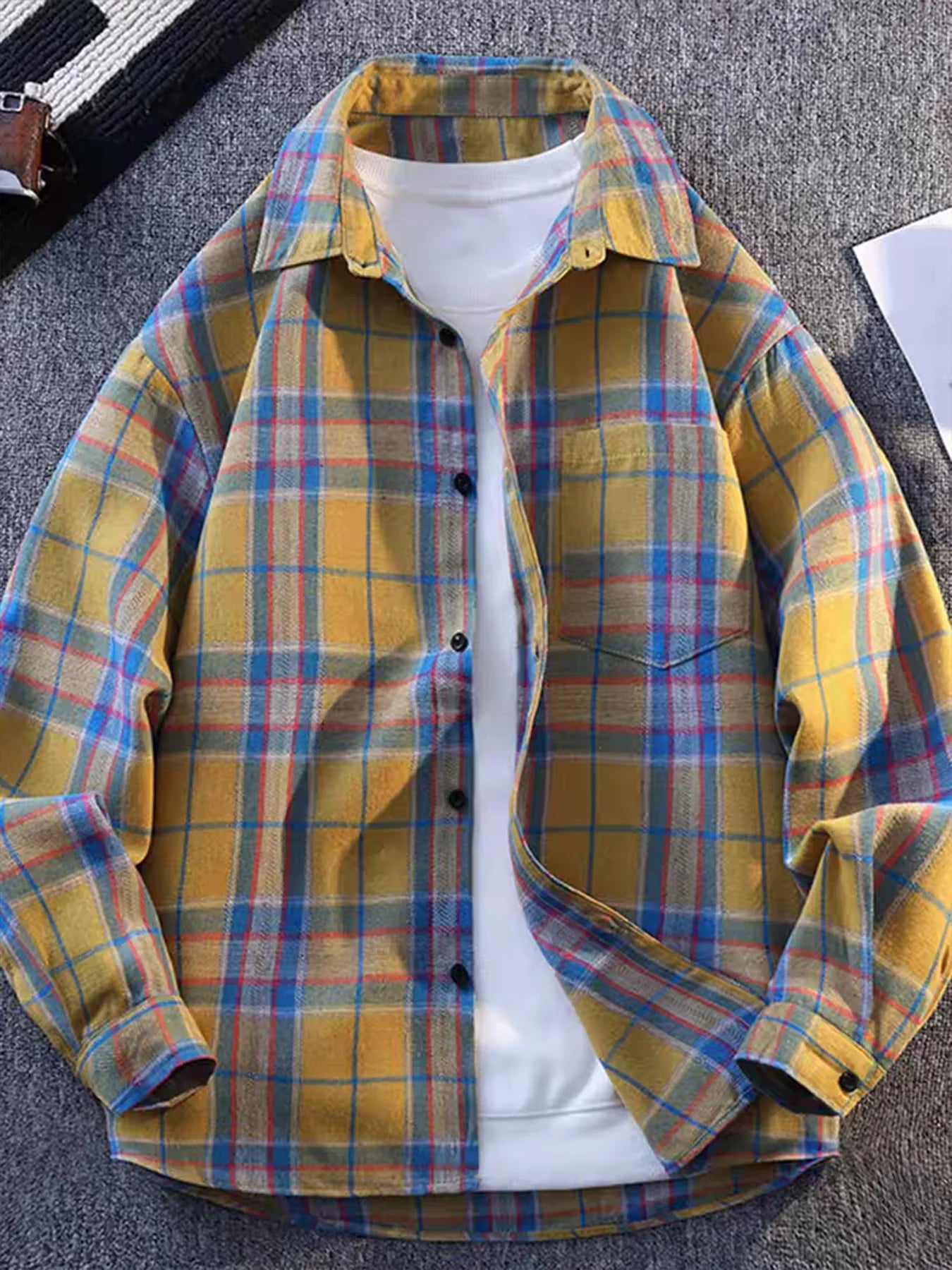 Long-Sleeved Plaid Pattern Shirt